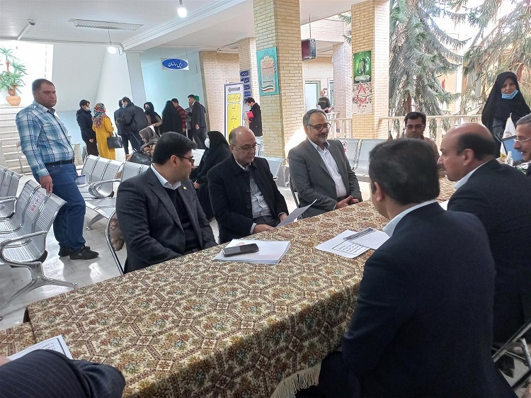 حضور مدیرعامل بانک ملت بر سر میز وزارت اقتصاد همزمان با سفر رئیس جمهور به استان یزد