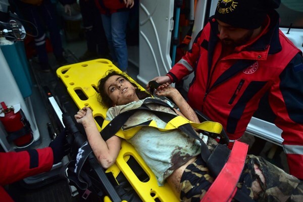 افزایش تلفات زلزله ترکیه و سوریه به بیش از 22 هزار نفر/ نجات معجزه آسای یک خانواده از زیر آوار پس از گذشت 101 ساعت+ تصاویر افزایش تلفات زلزله ترکیه و سوریه به بیش از 22 هزار نفر/ نجات معجزه آسای یک خانواده از زیر آوار پس از گذشت 101 ساعت+ تصاویر