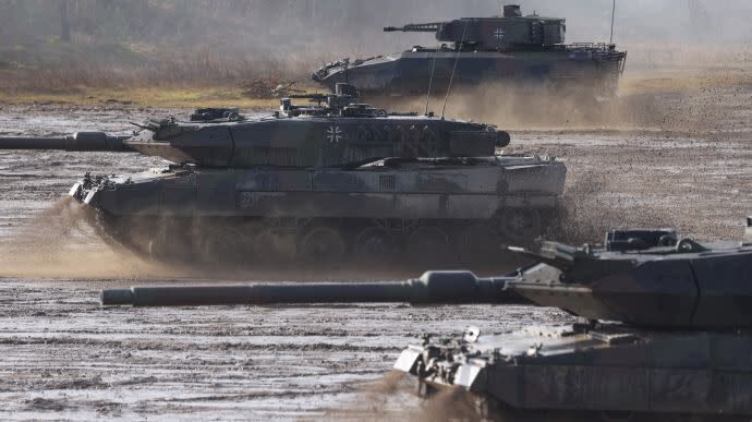 سیل تانک های غربی در راه جنگ اوکراین