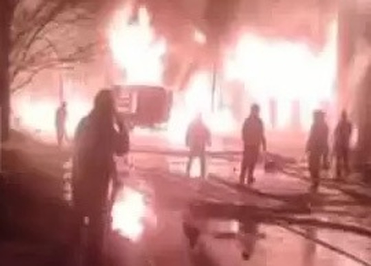 Ответит ли иран израилю. Атака беспилотников на Иран. Завод горит Иран. Израильско иранский конфликт.