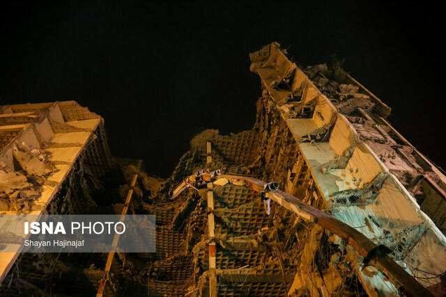 تایید جان باختن ۱۴ تن توسط وزیر کشور/ امروز در آبادان و خرمشهر عزای عمومی است/ نجات ۷ تن توسط سگها و دستگاههای زندهیاب تاکنون تایید جان باختن ۱۴ تن توسط وزیر کشور/ امروز در آبادان و خرمشهر عزای عمومی است/ نجات ۷ تن توسط سگها و دستگاههای زندهیاب تاکنون