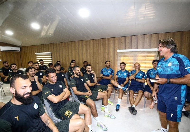 دیدار صمیمی ساپینتو با بازیکنان استقلال در اولین تمرین