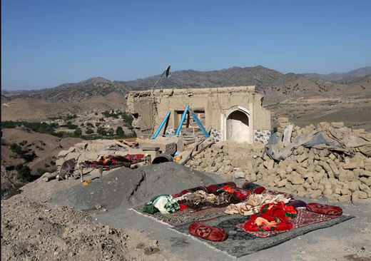                                                    مسجدی صدمه دیده از زلزله در افغانستان                                       
