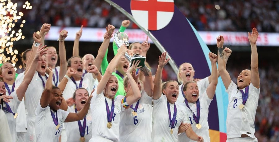 قهرمانی زنان انگلیس بعداز نیم‌قرن در فینال ومبلی