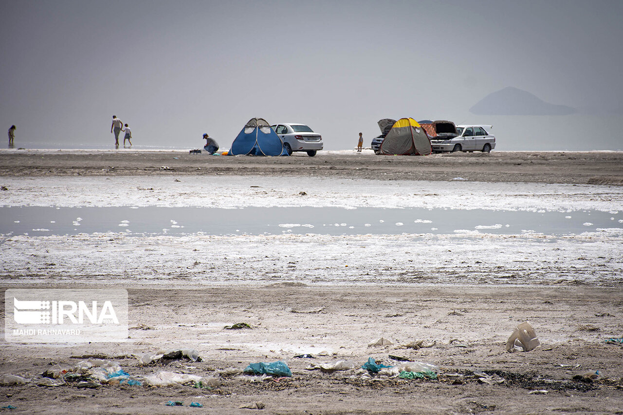 دریاچه ارومیه در آستانه مرگ قطعی؛ چرا میزان حساسیت مسئولان به محیط زیست کمتر از مردم است؟