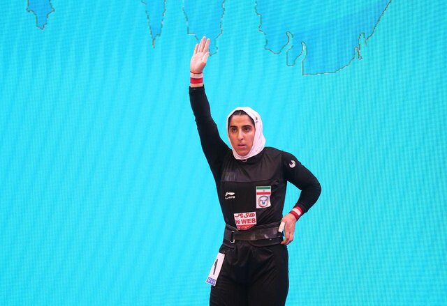 اولین طلای تاریخ وزنه‌برداری زنان ایران با الهام حسینی