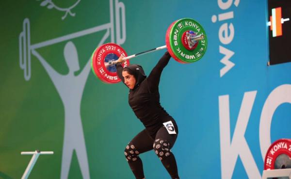 اولین طلای تاریخ وزنه‌برداری زنان ایران با الهام حسینی
