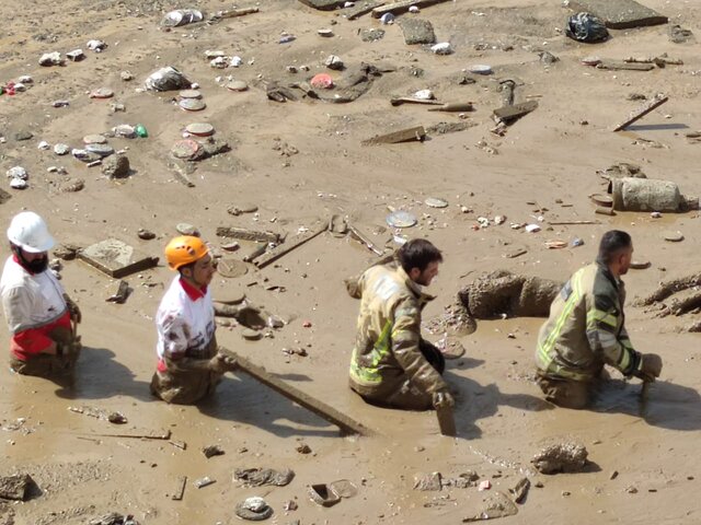 تشکیل جلسه ستاد بحران با حضور وزیر کشور/ افزایش شمار جان باختگان به ۴ تن/ جاده تهران- امامزاده داوود مسدود شد/ دستور رئیس&zwnj;جمهور برای امدادرسانی به سیل&zwnj;زدگان امامزاده داوود (ع)