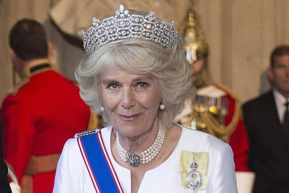 الیزابت دوم ملکه انگلیس درگذشت/ چارلز ۷۳ ساله بر تخت پادشاهی نشست