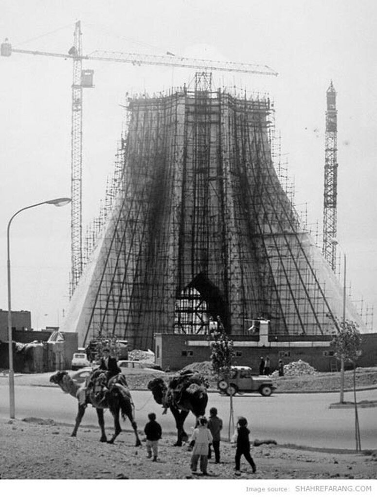 تصاویر کمتر دیده شده از ساخت برج آزادی تهران