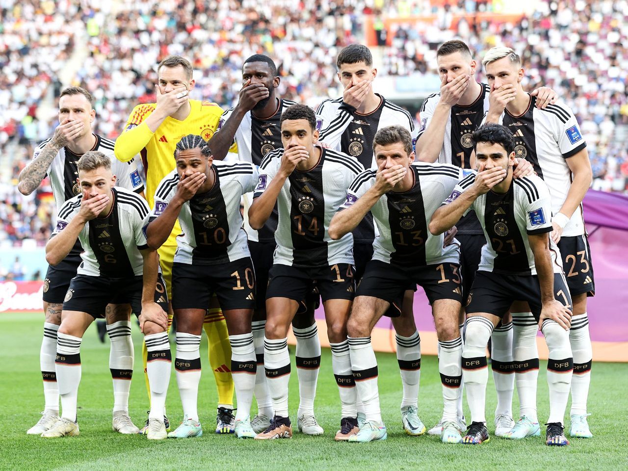 عکس تیمی آلمان با دهان بسته علیه فیفا