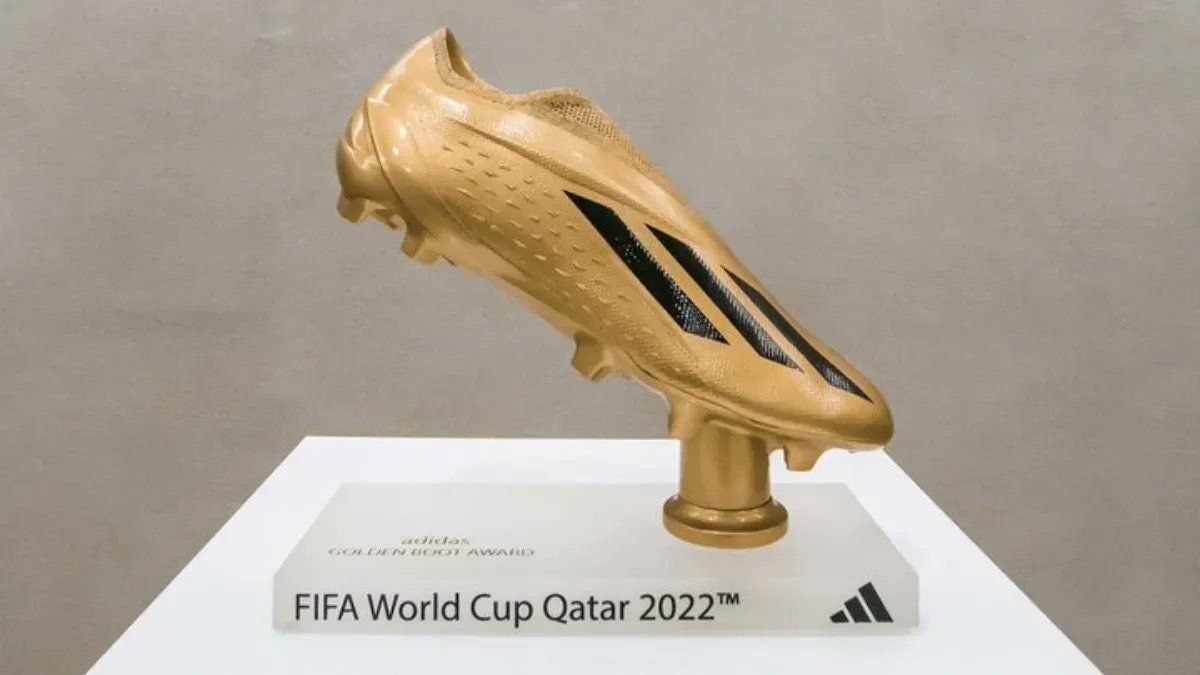 عکسی از کفش طلای جام‌جهانی قطر
