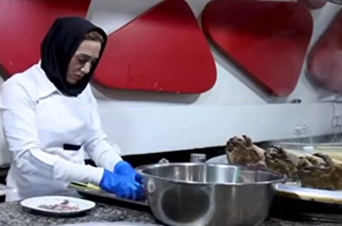 حرف‌های جالب اولین زن کله پز ایرانی