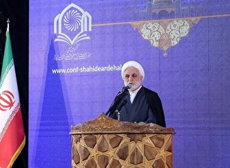 دشمنان تلاش دارند با القای حس ناامیدی، مردم را از صحنه خارج کنند/ کسی که معاندانه مقابل حرف حق می‌ایستند را باید به تیغ عدالت سپرد