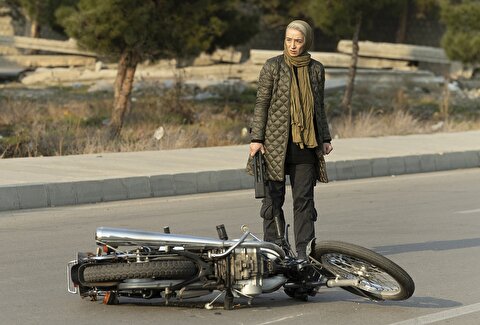 موتورسواری بازیگر زن در خیابان‌های تهران