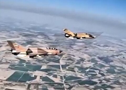 پرواز جنگنده‌های جی 7 چنگدو در آسمان تهران