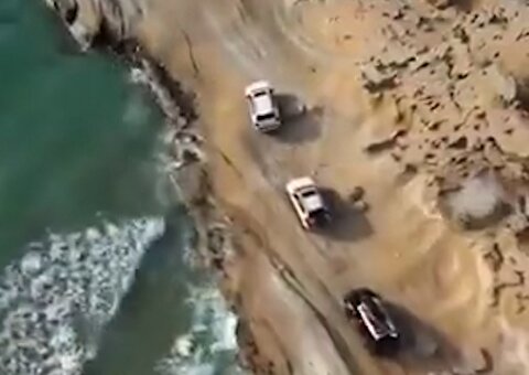 تخریب صخره‌های ساحلی که مردم را خشمگین کرد