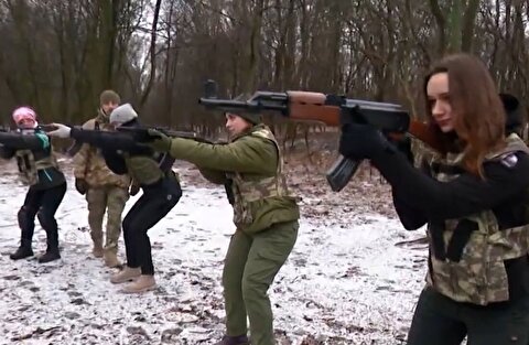 آموزش نظامی زنان اوکراینی برای پر کردن خطوط جنگ