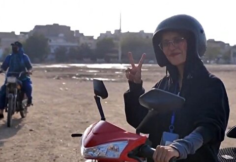 زنان همسایه ایران هم پا به رکاب موتور شدند