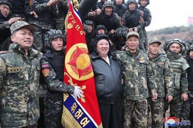 تانک‌سواری رهبر کره شمالی پس از  فرمان جنگ