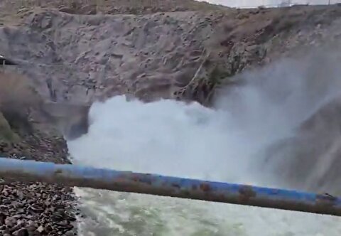 لحظه رهاسازی حجم عظیم آب سد بوکان به دریاچه ارومیه