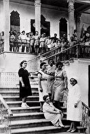 بندر بوشهر در اشغال انگلیس / استقبال ایرانی‌ها از مهاجران لهستانی / تأثیر وضعیت سیارات بر زندگی انسان / چگونه پولشویی انجام می‌شود؟ / تماشای پورتوی زیبا از نمای نزدیک