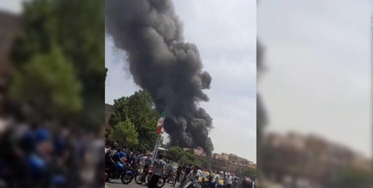 آتش سوزی گسترده در میدان گمرک تهران