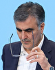 نرخ دلار کاهشی شد/ باید دخالت کنیم تا اقتصاد به ثبات برسد/ فرار سرمایه بازیگر اصلی در افزایش قیمت دلار آزاد/ نتوانستیم به دلار تک نرخی برسیم/ چرا القای دلهره و ترس از آینده به روال عادی تبدیل شده است؟