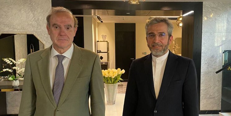 رایزنی علی باقری و انریکه مورا در دوحه قطر