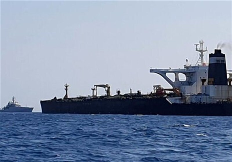 جزئیات توقیف ‌نفتکش حامل یک میلیون لیتر سوخت قاچاق در خلیج فارس/ ‌‌۲ جنگنده آمریکایی برای فرار نفتکش به پرواز درآمد
