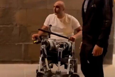 سرباز ارمنی بدون پا با باتوم در تظاهرات!