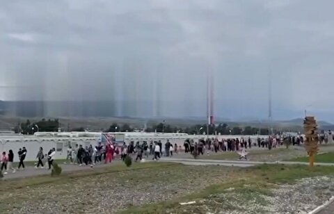 هجوم هزاران ارمنی به پایگاه روس‌ها