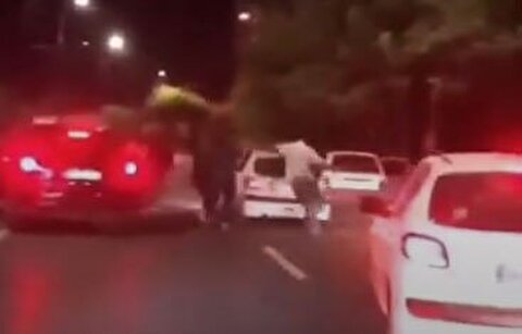 قمه‌کشی و حمله اراذل وسط اتوبانی در تهران