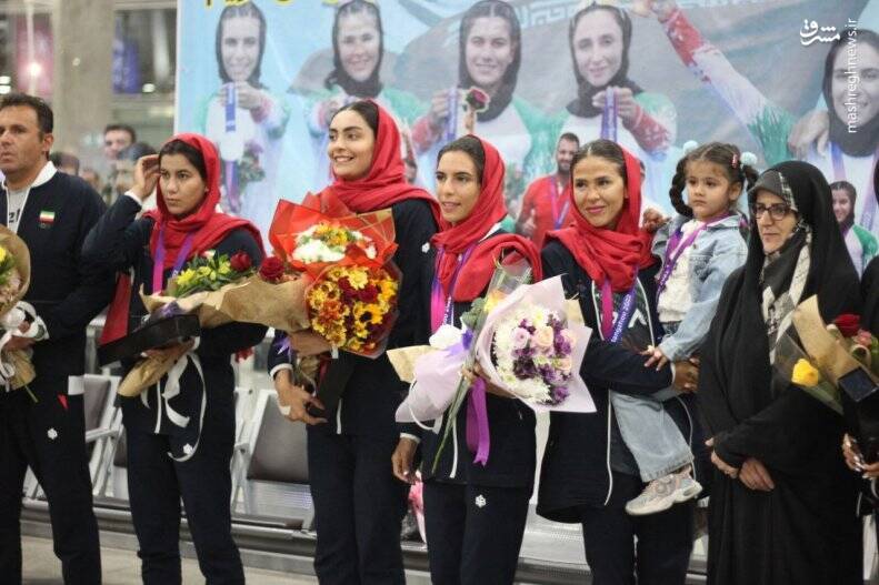 استقبال از بانوان مدال‌آور ایران در فرودگاه
