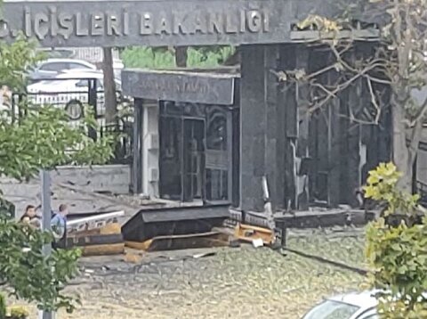 لحظات انفجار وزارت کشور ترکیه با بمب و بازوکا!