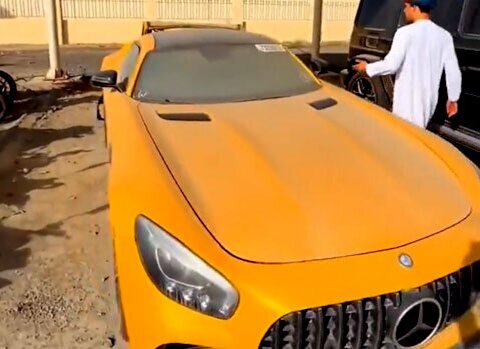 بیابان‌های عمان، نمایشگاه خودرو زعفرانیه!