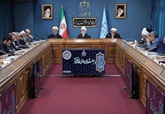 در برخورد با فساد از فشار بیرونی تاثیر نمی‌پذیریم/ نمی‌گذاریم در مبارزه ما با فساد برخی بهره سیاسی ببرند/ شعار سال تزیینی نیست/ چرا جلوی خانواده متهم به او دست‌بند و پابند زده‌اید؟