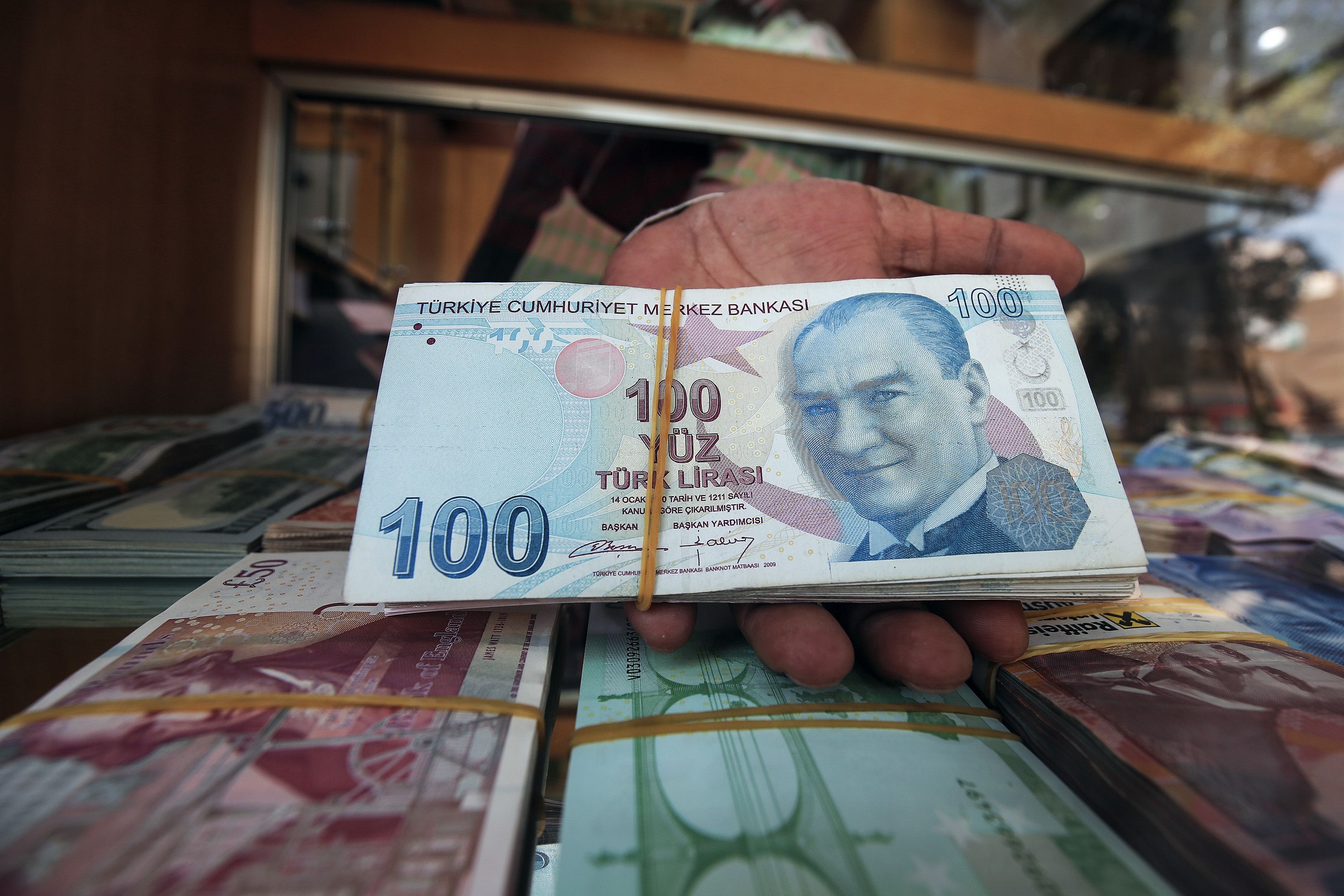 همسایه ایران با نرخ بهره ۵۰ درصدی به استقبال بهار رفت/ وخامت چشم‌انداز تورم؛ بانک مرکزی ترکیه را نگران کرد