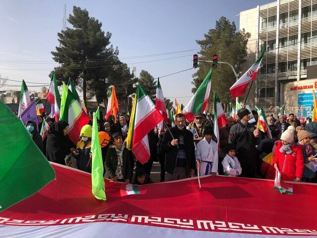 مردم ایران آماده خلق حماسهای دیگر/حضور گسترده مردم در خیابانها مردم ایران آماده خلق حماسهای دیگر/حضور گسترده مردم در خیابانها