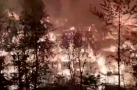تصاویر آتش‌سوزی شدید 100 ملک در امامزاده ابراهیم
