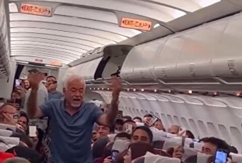 آوازخوانی صادق بوقی در هواپیمای تهران به استانبول!