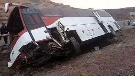                               واژگونی اتوبوس مسافربری در اصفهان                      