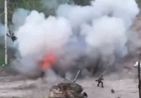 لحظه تکه تکه شدن سربازان روس با مین ضدتانک