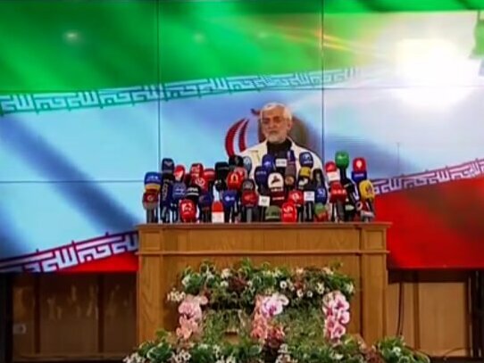 ثبت نام سعید جلیلی با تکنیک تبلیغاتی لاریجانی / کاندیدای روز آخری، این بار روز اول آمد! +تصاویر ثبت نام سعید جلیلی با تکنیک تبلیغاتی لاریجانی / کاندیدای روز آخری، این بار روز اول آمد! +تصاویر