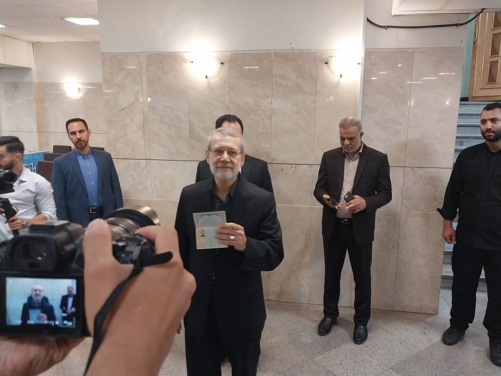 آغاز دومین روز ثبت&zwnj;نام کاندیداهای انتخابات ریاست جمهوری / لاریجانی ثبت نام کرد