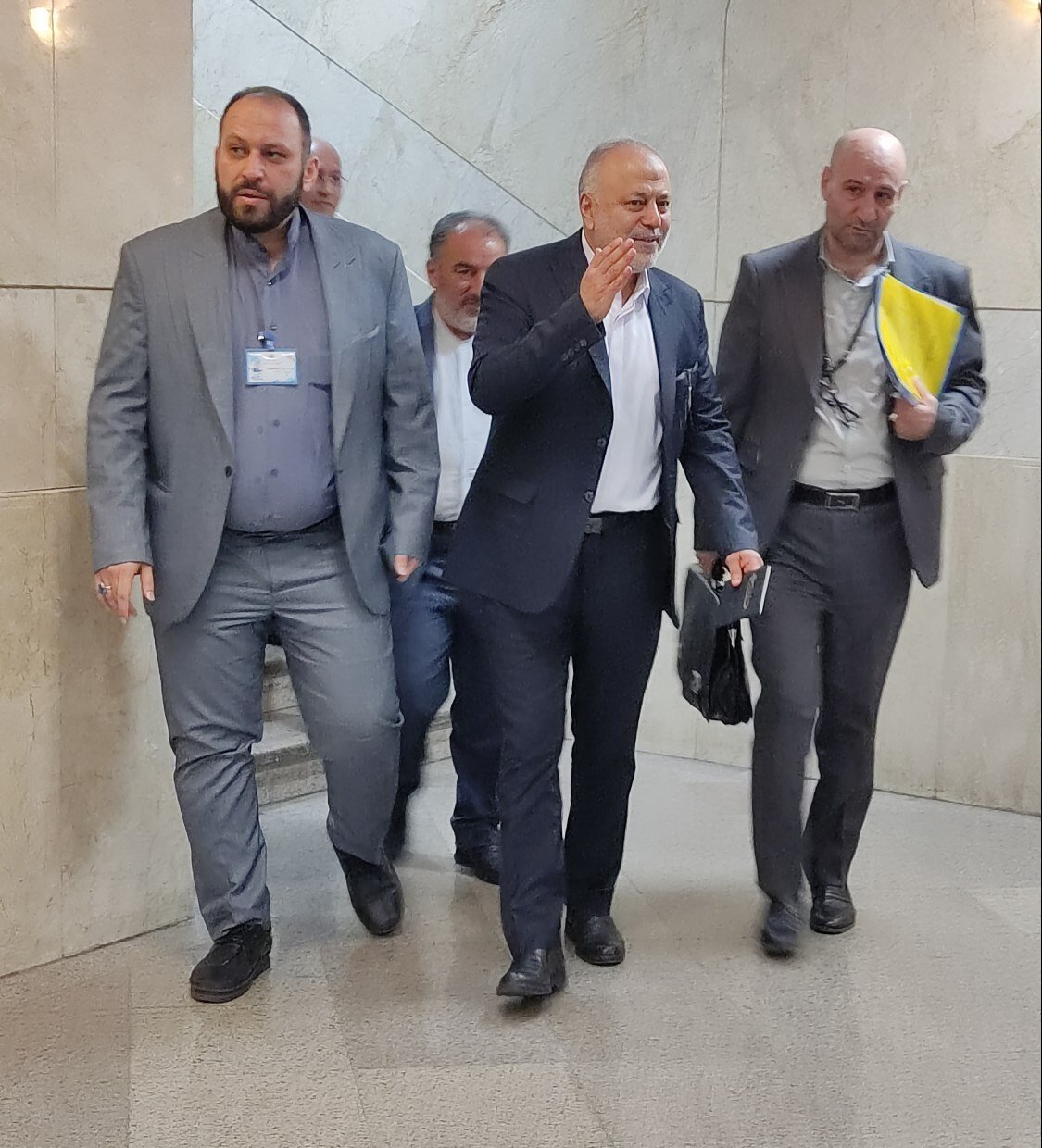 اطرفیان احمدی نژاد: او می&zwnj;آید / اعلام کاندیداتوری یک اصلاح طلب از طریق رسانه عربی