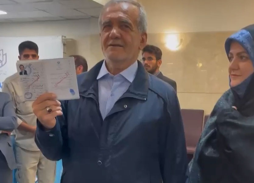 وحید حقانیان کاندیدای ریاست جمهوری شد! / اطرفیان احمدی نژاد: او می&zwnj;آید / ثبت نام پزشکیان همراه دخترش: به نفع کسی انصراف نمی&zwnj;دهم