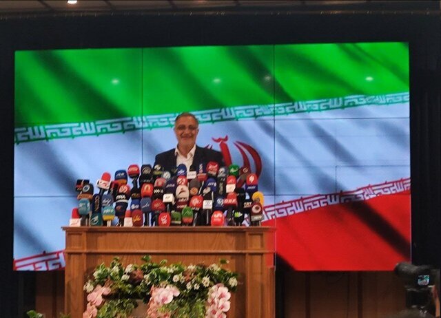 وحید حقانیان آمد، برق رفت! / زاکانی ثبت نام کرد / اطرفیان احمدی نژاد: او می&zwnj;آید / ثبت نام پزشکیان همراه دخترش: انصراف نمی&zwnj;دهم