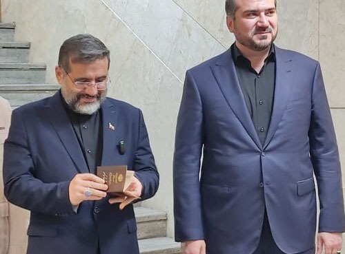 وزیر ارشاد با معاون و برادر داماد رئیسی آمد / محمود احمدی نژاد در راه وزارت کشور وزیر ارشاد با معاون و برادر داماد رئیسی آمد / محمود احمدی نژاد در راه وزارت کشور
