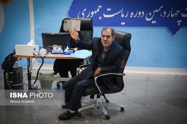 محمود احمدی نژاد رسماً ثبت نام کرد / وزیر ارشاد با معاون و برادر داماد رئیسی آمد محمود احمدی نژاد رسماً ثبت نام کرد / وزیر ارشاد با معاون و برادر داماد رئیسی آمد